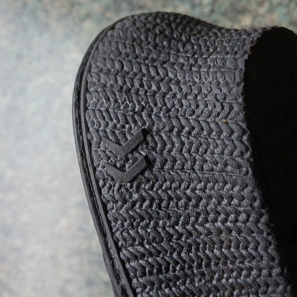 Womans Flip Flops 8 1/2 -9 Isotoner - Picture 10 of 10